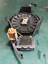 Lade das Bild in den Galerie-Viewer, 25 20 15 hp Mercury 90906A23 Recoil STARTER ASSEMBLY two stroke 1994-96 OEM, may work for 18 hp
