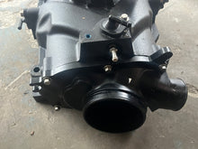 Lade das Bild in den Galerie-Viewer, 350 400 hp Mercury Verado  SUPERCHARGER 8M0102453 intake four stroke
