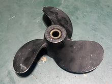 Lade das Bild in den Galerie-Viewer, OMC 391534 PROPELLER 3 blade Superseded by 0763586 - PROPELLER 8.25X9 with prop nut &amp; pin
