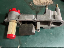 Cargar imagen en el visor de la galería, 250 hp Mercury Optimax VST VAPOR SEPARATOR COVER 889317T1 two stroke some compatibility 75-250 hp
