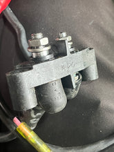 Lade das Bild in den Galerie-Viewer, 150 hp Yamaha battery TERMINAL 64D-81920-01-00 64D-81920-00-00 two stroke 1996-2009 some compatibility 175 200 hp
