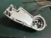 Cargar imagen en el visor de la galería, 150 175 200 225 250 300 hp Yamaha 68F-14182-01-00 VST FLOAT CHAMBER COVER 60V-14182-01-00 2000-2011 two stroke HPDI
