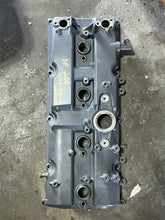 Lade das Bild in den Galerie-Viewer, DF 200 hp Suzuki CYLINDER HEAD COVER 11170-96J11 four stroke 2015-2024 some compatibility 150 175 hp
