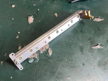 Load image into Gallery viewer, 250 225 hp Mercury FUEL RAIL for injectors 8276991 827699a1 Two Stroke EFI V6
