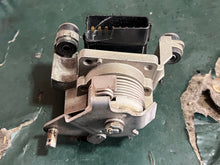 Lade das Bild in den Galerie-Viewer, imperfect f 250 hp Yamaha CONTROL SENSOR ASSY 6P2-8A410-01-00 6P2-02 6P2-8A410-00-00 four stroke 2005-2018
