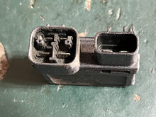 Lade das Bild in den Galerie-Viewer, DF 30 25 hp Suzuki PTT RELAY ASSY 38410-93J20 four stroke 2018
