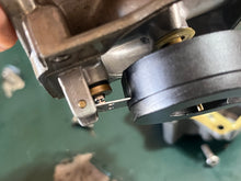 Load image into Gallery viewer, 70 hp Johnson Evinrude 0436607 CARBURETOR ASSEMBLY carb 1-3 Two Stroke 1993-94 1094-97 e70tlets 337805 cover 330503 bowl 0320921 ORIFICE PLUG 55d
