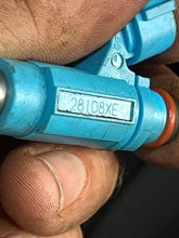 Lade das Bild in den Galerie-Viewer, DF 225 250 200 hp Suzuki FUEL INJECTOR 15710-93J00 four stroke 2004-2020

