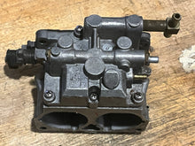 Lade das Bild in den Galerie-Viewer, 200 175 150 hp Mercury CARBURETOR SET WMH 16-1 16-2 16-3 top 3308-9672A44 3311-818650A4 818650A52, center 3308-9672A45 818650A5 818650A53, bottom 3308-9672A46 818650A6 818650A59 two stroke v6 compatible 175 150 hp
