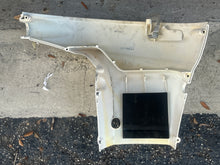 Lade das Bild in den Galerie-Viewer, DF 115 140 Suzuki lower SIDE COVER 61820-90J11-Y5S 61821-92J00 PORT 61811-92J00 61810-90J10-Y5S STBD four stroke 2015-2021+
