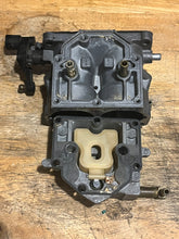 Lade das Bild in den Galerie-Viewer, 200 175 150 hp Mercury CARBURETOR SET WMH 16-1 16-2 16-3 top 3308-9672A44 3311-818650A4 818650A52, center 3308-9672A45 818650A5 818650A53, bottom 3308-9672A46 818650A6 818650A59 two stroke v6 compatible 175 150 hp
