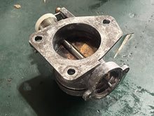 Cargar imagen en el visor de la galería, f 90 75 hp Yamaha THROTTLE BODY ASSY 6D8-13750-00 four stroke 2005-2017  JOINT LINK 6D8-41237-00-00, REMOTE CONTROL LINK JOINT 682-41237-00-00
