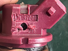 Lade das Bild in den Galerie-Viewer, 225 200 hp Mercury OPTIMAX red FUEL INJECTOR 804528 8M0222157 two stroke TESTED some compatibility 75-225 hp
