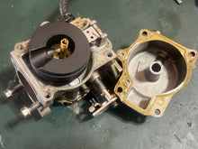 Load image into Gallery viewer, 70 hp Johnson Evinrude 0436607 CARBURETOR ASSEMBLY carb 1-3 Two Stroke 1993-94 1094-97 e70tlets 337805 cover 330503 bowl 0320921 ORIFICE PLUG 55d
