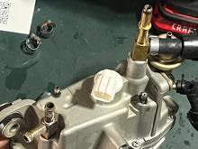 Load image into Gallery viewer, f 250 hp Yamaha VST FLOAT CHAMBER ASSY 6P2-14180-01-00 6P2-14180-00-00  FUEL PUMP 6P2-13907-00-00 PRESSURE REGULATOR 6P2-13906-00-00 four stroke 2005-06
