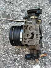 Load image into Gallery viewer, BF 130 hp Honda THROTTLE BODY 16400-ZW5-013 Four Stroke 1999-2004
