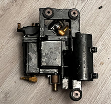 Lade das Bild in den Galerie-Viewer, 200 175 150 hp Mercury ProMax VAPOR SEPARATOR 814011 COVER KIT 814010 REGULATOR 15027 two stroke 1993-1995
