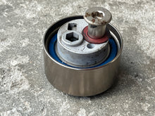 Lade das Bild in den Galerie-Viewer, f 225 hp Yamaha VALVE TENSIONER 63P-11590-01-00 four stroke 2006-2014 some compatibility 200 150 hp
