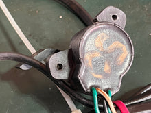 Load image into Gallery viewer, 50 40 35 hp Johnson Evinrude TRIM SENDING UNIT 334452 334817 0585174 583943 0176585 two stroke 1995-2001
