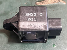 Lade das Bild in den Galerie-Viewer, Yamaha FUEL INJECTOR RELAY 68V-81950-00-00
