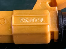 Lade das Bild in den Galerie-Viewer, sold local may2025——f 150 hp Yamaha FUEL INJECTOR orange 63P-13761-00-00 CDH275 four stroke 2004-2010 cleaned
