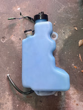 Lade das Bild in den Galerie-Viewer, 50 40 hp Tohatsu Nissan OIL TANK 3T5710100 CAP 3C8710150 LEVEL SENSOR 3T5710200 two stroke 2002-2018
