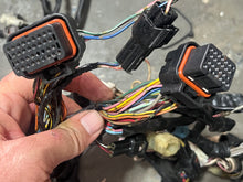Lade das Bild in den Galerie-Viewer, CUSTOMIZED df 225 200 250 hp Suzuki WIRING HARNESS 36610-93J90 also 36610-93J91 four stroke - off 2006-07 model 2004-2011
