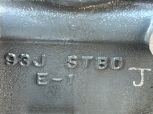 Lade das Bild in den Galerie-Viewer, DF 225 250 hp Suzuki CYLINDER HEAD strbd 11101-93J01 four stroke
