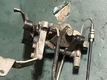 Lade das Bild in den Galerie-Viewer, DF 30 25 hp Suzuki SHIFT ROD (S &amp; L) 25111-94L00 CLUTCH SHAFT LEVER 21210-94L00 ROD 23211-94L00 HOLDER 21151-94L00 four stroke 2018
