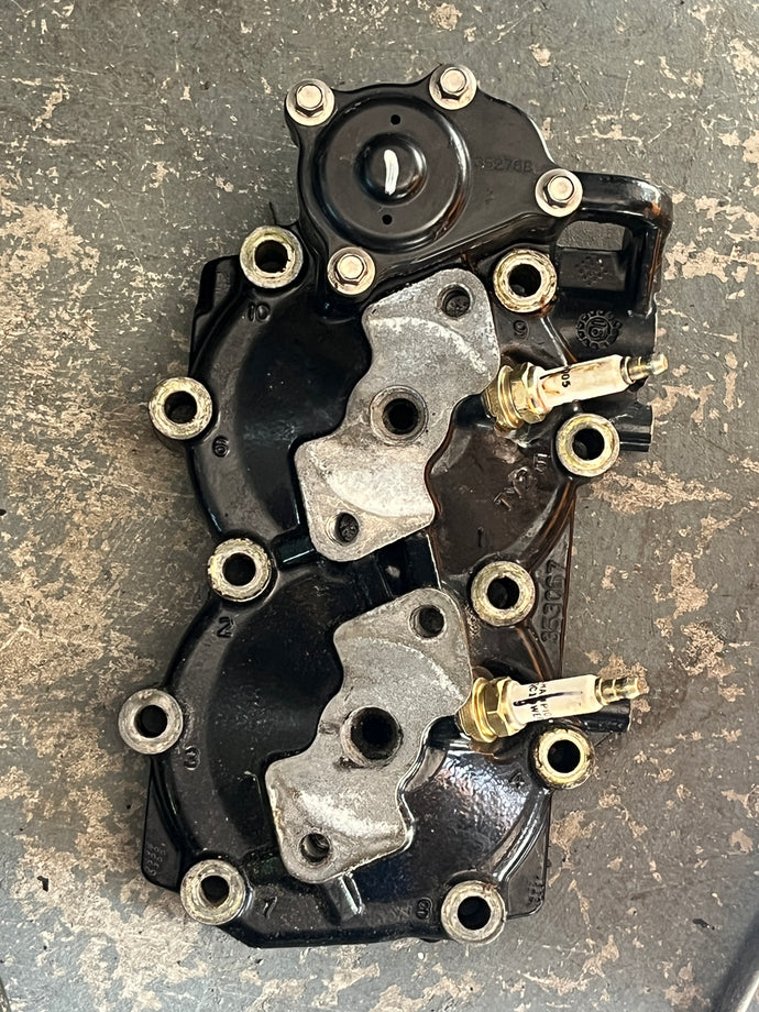30 25 15 hp Evinrude E-tec CYLINDER HEAD 0355133 two stroke 2017 AA AB AF