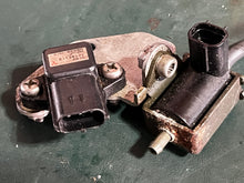 Cargar imagen en el visor de la galería, 150 - 300 hp Yamaha SOLENOID PUMP 68F-13100-00-00 PRESSURE SENSOR 67H-82380-00-00 two stroke HPDI
