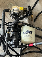 Lade das Bild in den Galerie-Viewer, 175 150 135 115 hp Ficht Evinrude OIL LIFT PUMP 5001221 OIL INJECTOR MANIFOLD 5000838 two stroke 2002-2005
