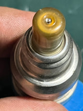 Lade das Bild in den Galerie-Viewer, DF 60 70 hp Suzuki FUEL INJECTOR 15710-99E00 four stroke 1998-2009
