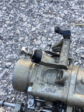 Cargar imagen en el visor de la galería, f 225 200 hp Yamaha port THROTTLE BODY 2 69J-1375A-02-00 69J-13752-00-00 2002-2008 Four Stroke OEM
