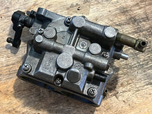 Lade das Bild in den Galerie-Viewer, 200 hp Mercury CARBURETOR SET WMV 5-1 5-2 5-3 3326-828272A13 828272A49, 3326-828272A14 828272A50, 3326-828272A15 828272T51 two stroke 1996-1998
