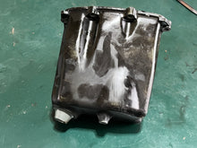 Lade das Bild in den Galerie-Viewer, BF 25 30 hp Honda 11311-ZV7-010ZA OIL PAN 04102-ZV7-000ZA pre-97 four  stroke
