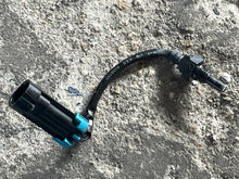 Lade das Bild in den Galerie-Viewer, 40 30 hp Mercury EFI EXHAUST TEMPERATURE SENSOR 889575 8M0214984 four stroke 3 cylinder 2005
