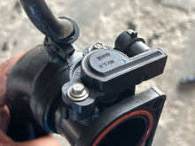Lade das Bild in den Galerie-Viewer, 40 30 hp Mercury EFI THROTTLE BODY 877831A03 TPS 881070T 8M0125617 ATTENUATOR 893521 four stroke 3 cylinder 2005
