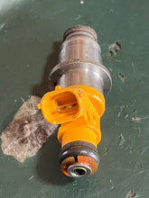 Lade das Bild in den Galerie-Viewer, 250 300 hp Yamaha HPDI FUEL INJECTOR 60V-13761-00-00 e7t25080 two stroke 2003-2009 some compatibility 200 225 hp cleaned
