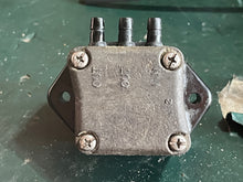 Lade das Bild in den Galerie-Viewer, f 25 30 40 50 60 hp Yamaha Fuel Pump Assy 62y-24410-03-00 Four Stroke 2 Cylinder 2003-2006 Mercury 826398A3
