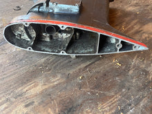 Lade das Bild in den Galerie-Viewer, 150 155 hp Johnson &amp; Evinrude 20” MIDSECTION HOUSING 0332744 SWIVEL 0432708 STEERING ARM 0392519 two stroke CROSSFLOW 1987-1992 4 &amp; 6 cylinder for use with Old-style trim

