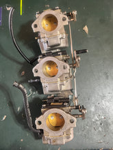 Load image into Gallery viewer, 70 hp Johnson Evinrude 0436607 CARBURETOR ASSEMBLY carb 1-3 Two Stroke 1993-94 1094-97 e70tlets 337805 cover 330503 bowl 0320921 ORIFICE PLUG 55d
