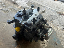 Load image into Gallery viewer, DF 2.5 hp Suzuki  CYLINDER BLOCK crankcase 11200-97J20 HEAD COVER 11110-97J30 four stroke 2023-2024
