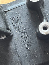 Lade das Bild in den Galerie-Viewer, 40 30 hp Mercury EFI CYLINDER BLOCK long 850082T35 four stroke 3 cylinder 2005
