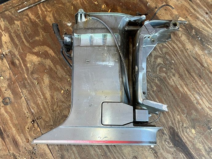 250 225 hp Yamaha 20” MIDSECTION hpdi SWIVEL 64E-43311-10-8D STEERING BRACKET 66K-42510-00-8D UPPER CASING 60X-45111-00-8D EXHAUST 60V-41137-00-94 two stroke 2003 3.1 Liter