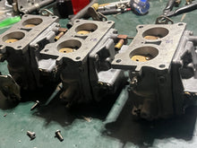 Load image into Gallery viewer, 150 hp Johnson Evinrude CARBURETOR SET 0389990 389991 389992 Two Stroke 1979 body# 324955, LINK PIN THROTTLE ARM 0387378, LINK PIN ASSY 0387379, CHOKE LINK 0316073
