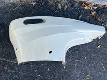 Load image into Gallery viewer, DF 150 hp Suzuki  SIDE COVER SET WHITE 62821-96J0-Y5S 61811-96J0-Y5S 2015-2018
