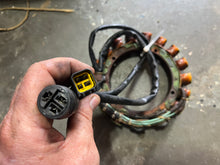 Charger l'image dans la galerie, vendu ebay juin2025——250 225 200 hp Yamaha ALTERNATEUR STATOR 65L-85510-10-00 ox66 &amp; 76d deux temps 2002
