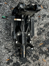 Lade das Bild in den Galerie-Viewer, DF 150 hp Suzuki SWIVEL BRACKET for 25” models 43111-96J10-0EP four stroke 2006-2016 some 175 200 hp compatibility
