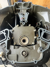 Lade das Bild in den Galerie-Viewer, DF 225 200 hp Suzuki 25” DRIVESHAFT HOUSING MIDSECTION, ENGINE HOLDER 51111-93J03-0EP, STEERING ARM 43750-93J02-0EP  &amp; SWIVEL BRACKET four stroke v6 2007
